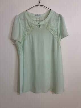 Sweet Salt Mint Green Lace Accent Blouse Womens Small S Keyhole Flutter Sleeve